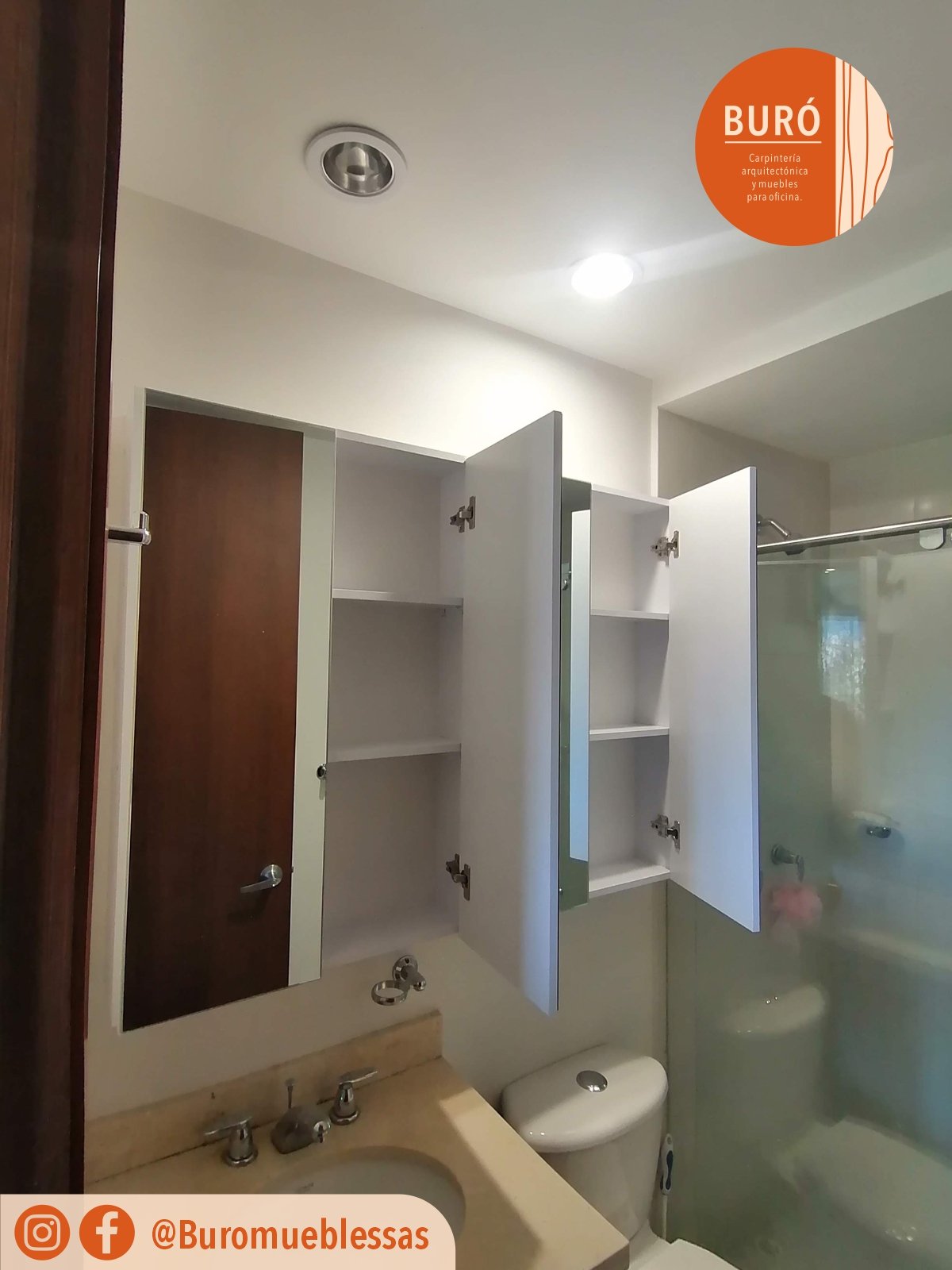 Mueble baño puerta espejo 1.jpg